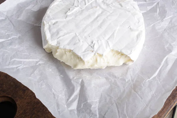 Queso Brie Fondo Madera Romero — Foto de Stock