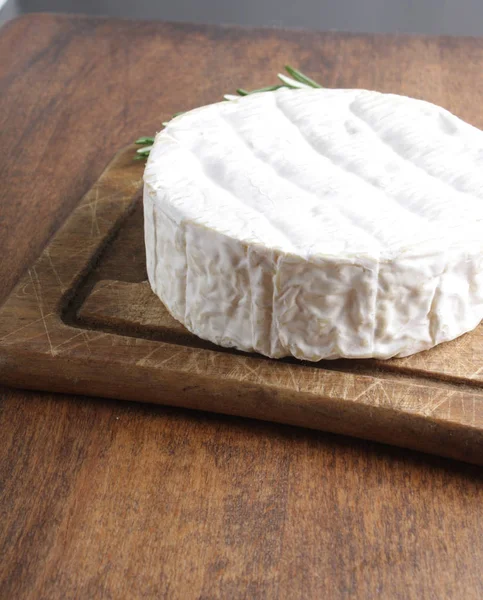 Queso Brie Camembert Sobre Fondo Madera — Foto de Stock