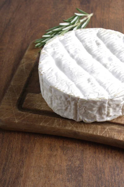 Queso Brie Camembert Sobre Fondo Madera — Foto de Stock