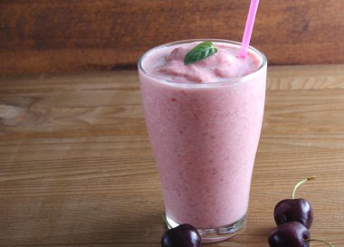 ahşap arka plan üzerinde smoothies