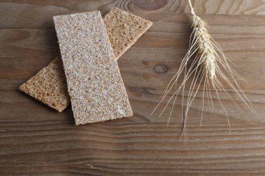 çavdar cpispbread bir ahşap zemin üzerine