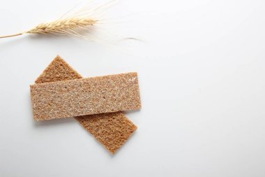 çavdar cpispbread beyaz bir arka plan üzerinde