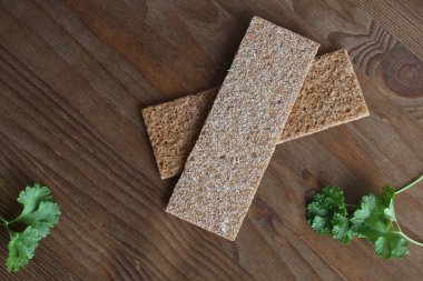 çavdar cpispbread bir ahşap zemin üzerine