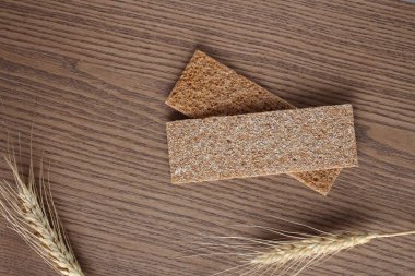 çavdar cpispbread bir ahşap zemin üzerine