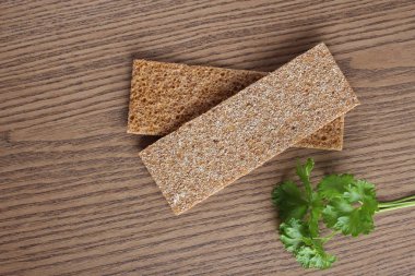 çavdar cpispbread bir ahşap zemin üzerine