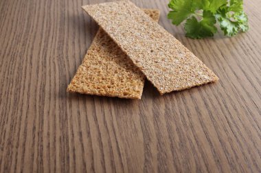 çavdar cpispbread bir ahşap zemin üzerine