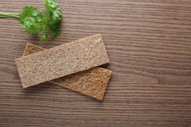 çavdar cpispbread bir ahşap zemin üzerine