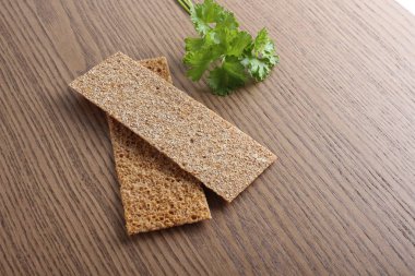 çavdar cpispbread bir ahşap zemin üzerine