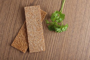 çavdar cpispbread bir ahşap zemin üzerine