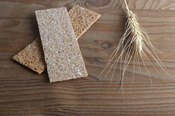 çavdar cpispbread bir ahşap zemin üzerine