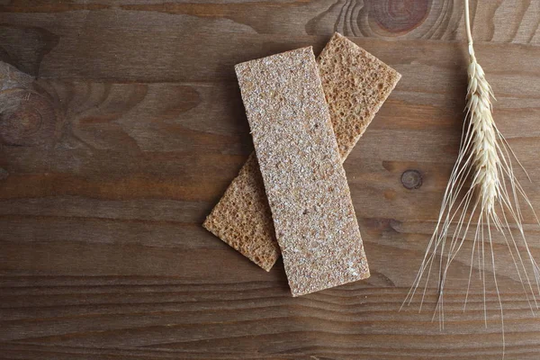 çavdar cpispbread bir ahşap zemin üzerine