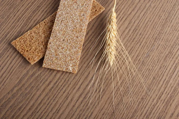 çavdar cpispbread bir ahşap zemin üzerine