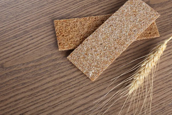 çavdar cpispbread bir ahşap zemin üzerine