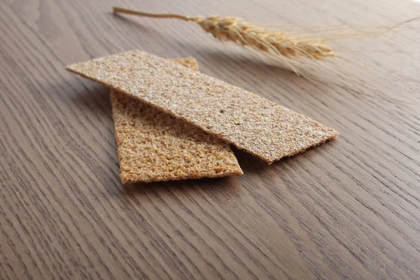 çavdar cpispbread bir ahşap zemin üzerine