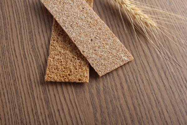 çavdar cpispbread bir ahşap zemin üzerine