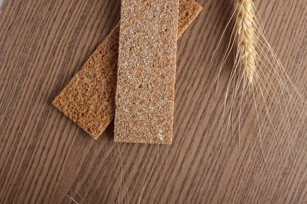 çavdar cpispbread bir ahşap zemin üzerine