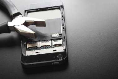 telefon pense kırık ekran