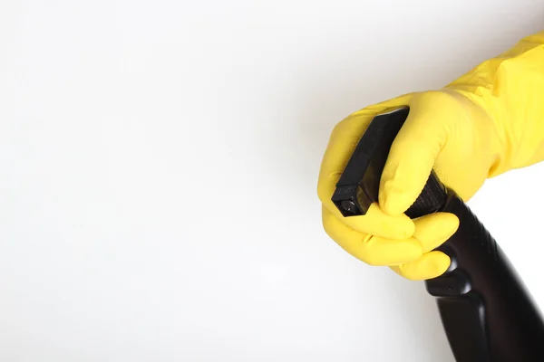 Mão Luva Amarela Pulverizador Garrafa Preta — Fotografia de Stock