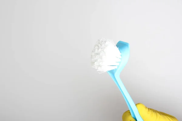 Luva Amarela Escova Azul Limpeza Limpa — Fotografia de Stock