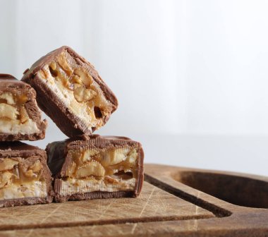 Fıstıklı ve fındıklı çikolata.