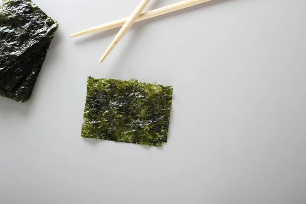 Chips Sottili Alghe Verdi Fritte Spuntino Croccante Nori — Foto Stock