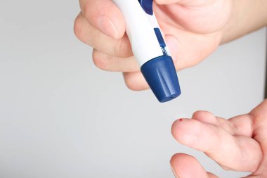 kan glikoz metre açık renkli