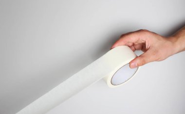 El ve gri arka plan üzerinde bant