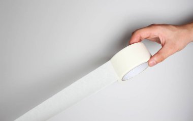 El ve gri arka plan üzerinde bant