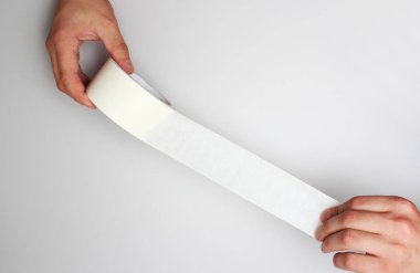 El ve gri arka plan üzerinde bant