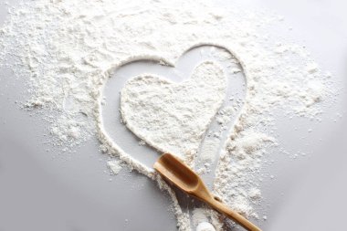 açık renkli kabartma un kalp ruh