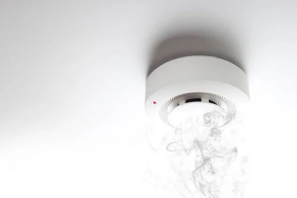 Brandalarm Sensor Een Lichte Achtergrond — Stockfoto