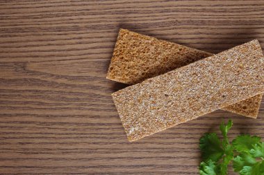 çavdar cpispbread bir ahşap zemin üzerine