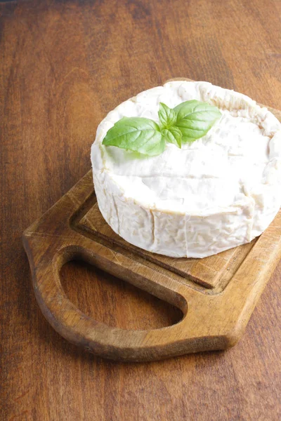 Brie Queso Una Tabla Madera — Foto de Stock