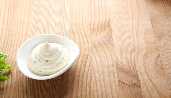 Mayonnaise Sauce Saure Sahne Auf Hölzernem Hintergrund — Stockfoto