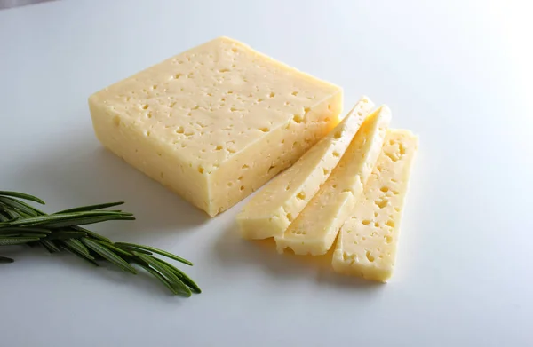 白い背景にカット チーズ — ストック写真