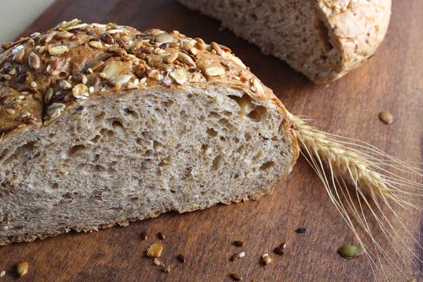 Fullkornsbröd Och Öron — Stockfoto