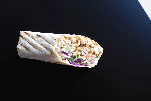 Shawarma Kebab Sur Fond Noir — Photo