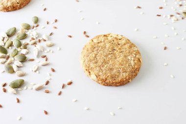 Mısır gevreği çerezleri hafif bir arka plan üzerinde