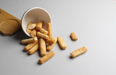 Ekmek çubukları gri arkaplan