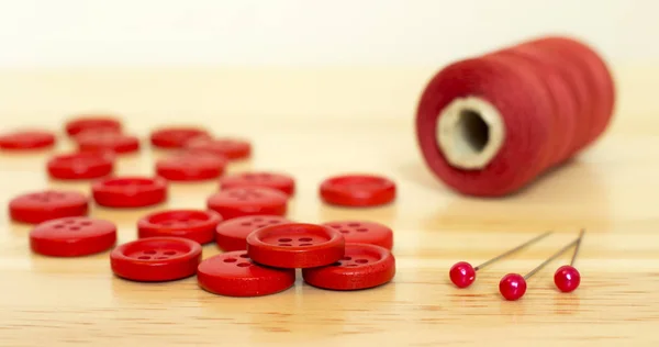 Kırmızı Dikiş Malzemeleri Button Iğne Iplik Web Afiş Fikir — Stok fotoğraf