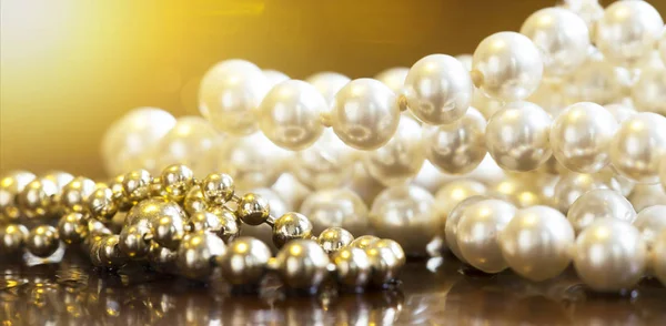 Λευκές Και Χρυσές Vintage Κολιέ Κοσμήματα Μαργαριτάρια Web Banner Ιδέα — Φωτογραφία Αρχείου