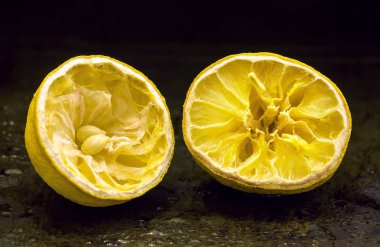 Tohumlu yarım limon sıkılmış 