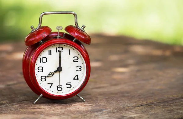 Okul zamanına geri dönelim, moring'de çalar saat