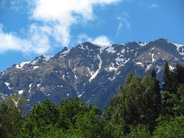 Paisaje Montañas Nevadas Sobre Almaty Por Mañana —  Fotos de Stock