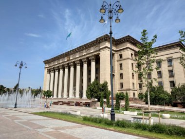 Almatı, Kazakistan - 10 Haziran 2018: Eski Meydanı ve hükümet binası Almatı, Kazakistan'ın panoramik görünüm.