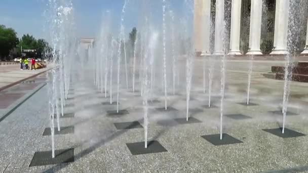 Fontane Sulla Piazza Fronte Government House Almaty Kazakistan — Video Stock