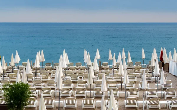 Biały Parasole Plaży Cannes Południowej Francji — Zdjęcie stockowe