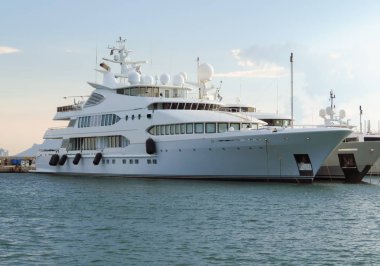 Bağlantı noktası Pierre Canto Boulevard de la Croisette Cannes, Fransa, demirlemiş Lüks Yat