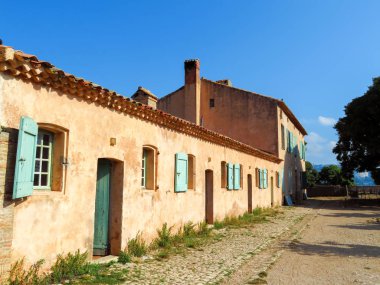 Fort Royal Sainte-Marguerite adadaki en büyük Lerins Adaları, Fransız Riviera Cannes şehir kıyıdan uzakta yaklaşık yarım mil.