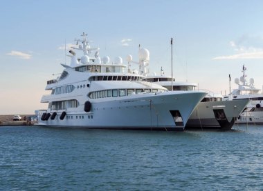 Bağlantı noktası Pierre Canto Boulevard de la Croisette Cannes, Fransa, demirlemiş Lüks Yat